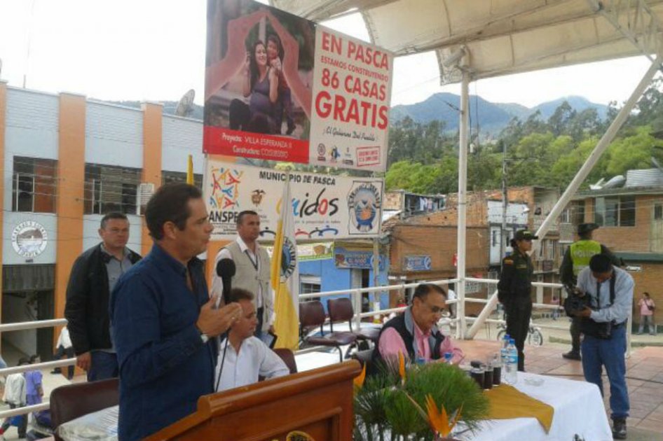 Vargas Lleras pidió habilitar suelo para viviendas de salario mínimo