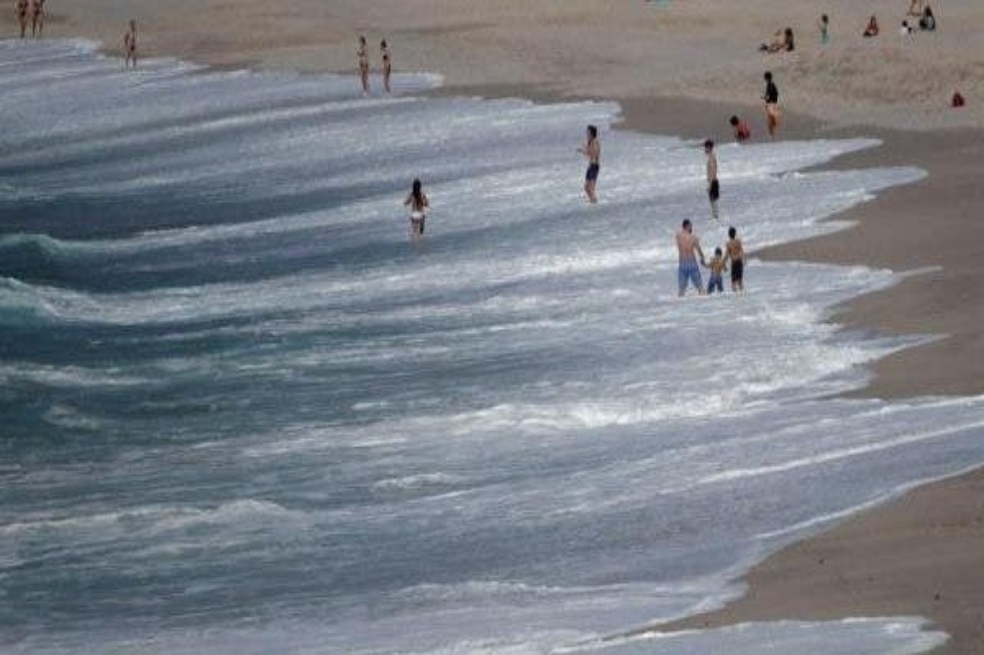 La OMS considera que la COVID-19 sigue reproduciéndose aún en los meses más calurosos