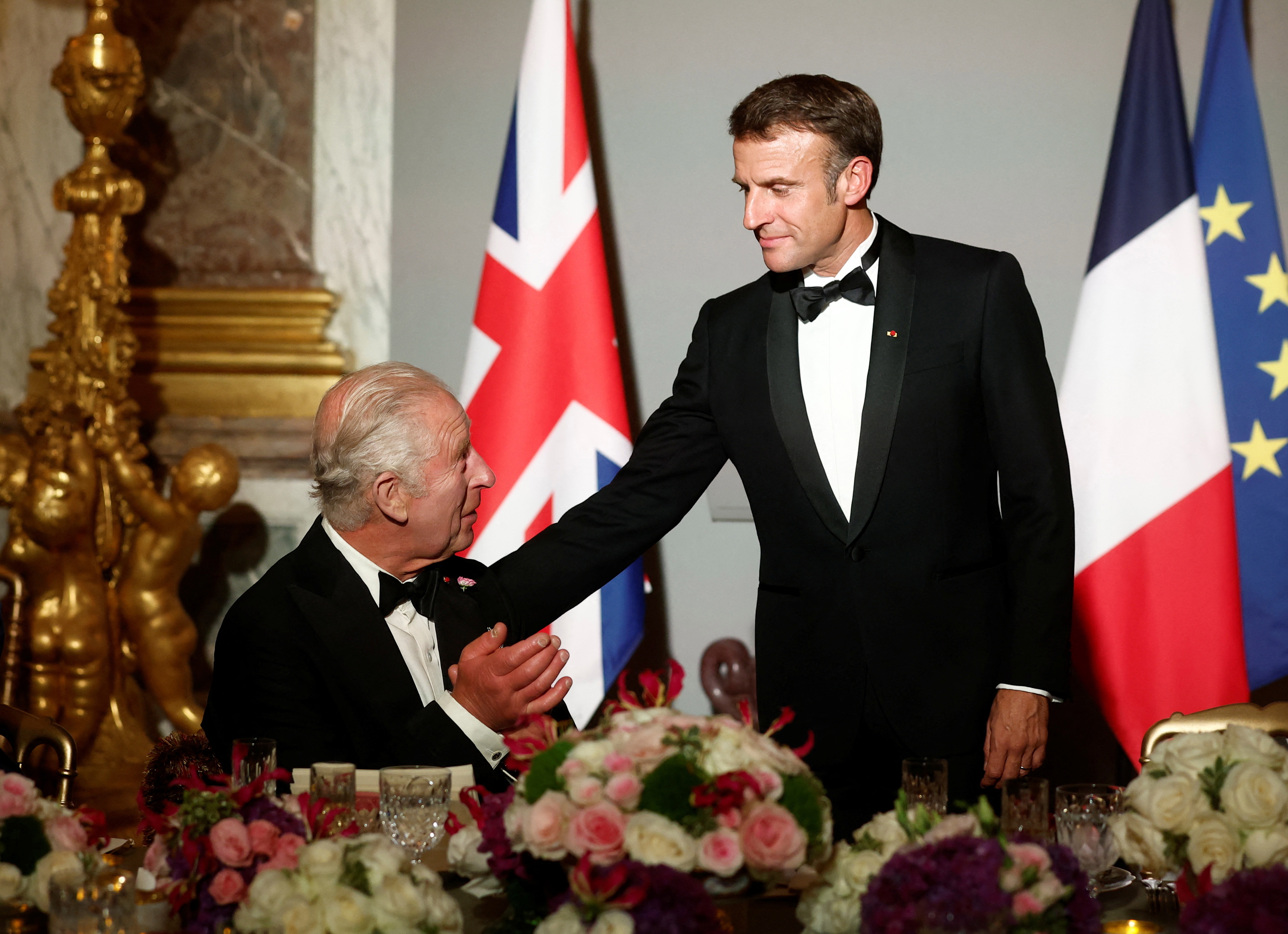 ¿De qué hablaron Emmanuel Macron y el rey Carlos III en su visita a Francia?
