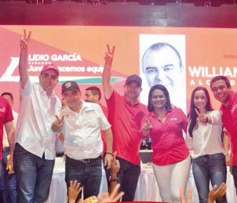 Aunque inicialmente negó el apoyo de los Blel, García fue a varios eventos con
el candidato de ese grupo, Vicente Blel Scaff, quien a la postre ganó la Gobernación.