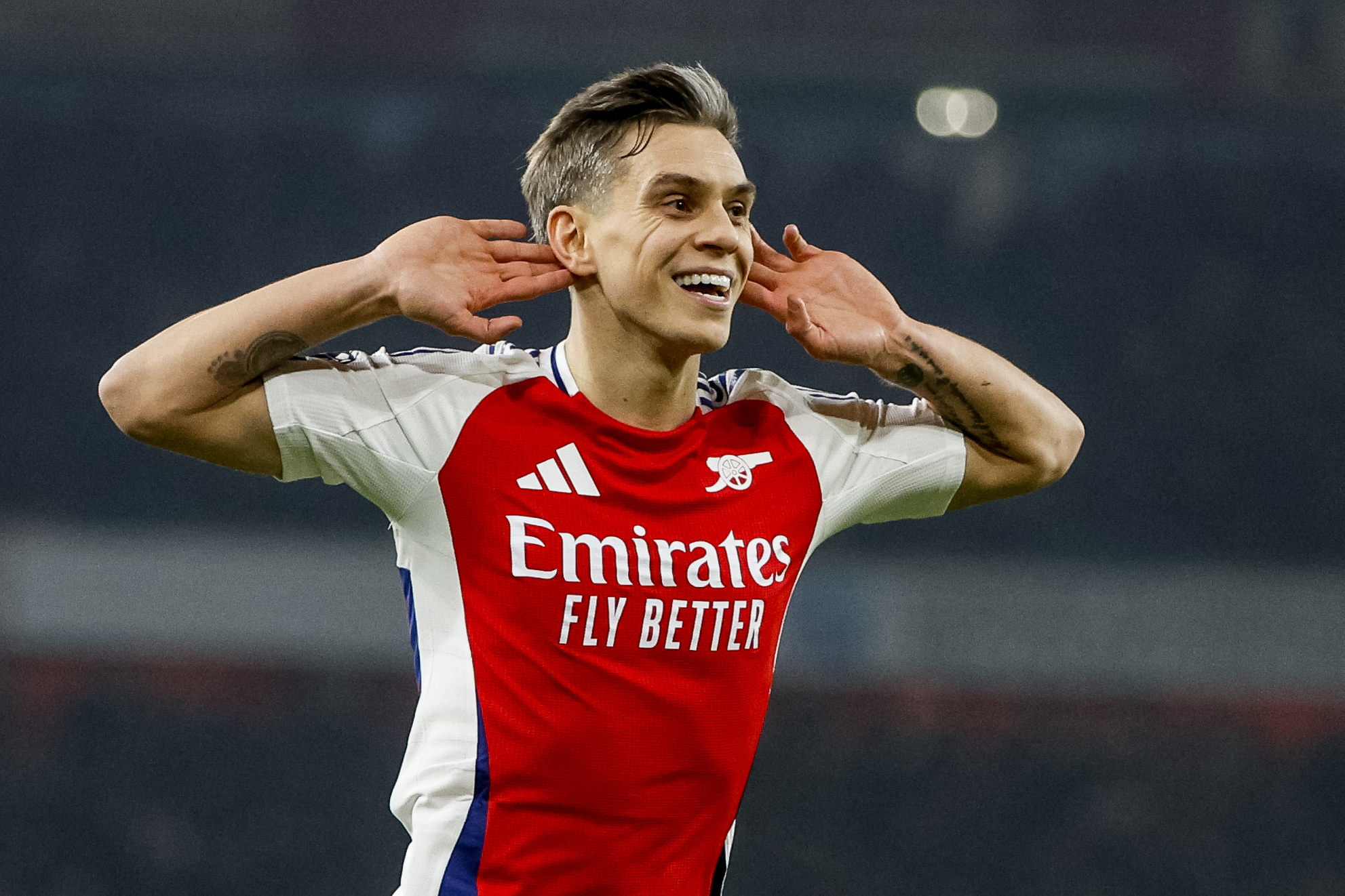 London (United Kingdom), 15/01/2025.- Leandro Trossard of Arsenal celebrates scoring the 2-1 goal during the English Premier League match between Arsenal FC and Tottenham Hotspur, in London, Britain, 15 January 2025. (Reino Unido, Londres) EFE/EPA/DAVID CLIFF EDITORIAL USE ONLY. No use with unauthorized audio, video, data, fixture lists, club/league logos, 'live' services or NFTs. Online in-match use limited to 120 images, no video emulation. No use in betting, games or single club/league/player publications.