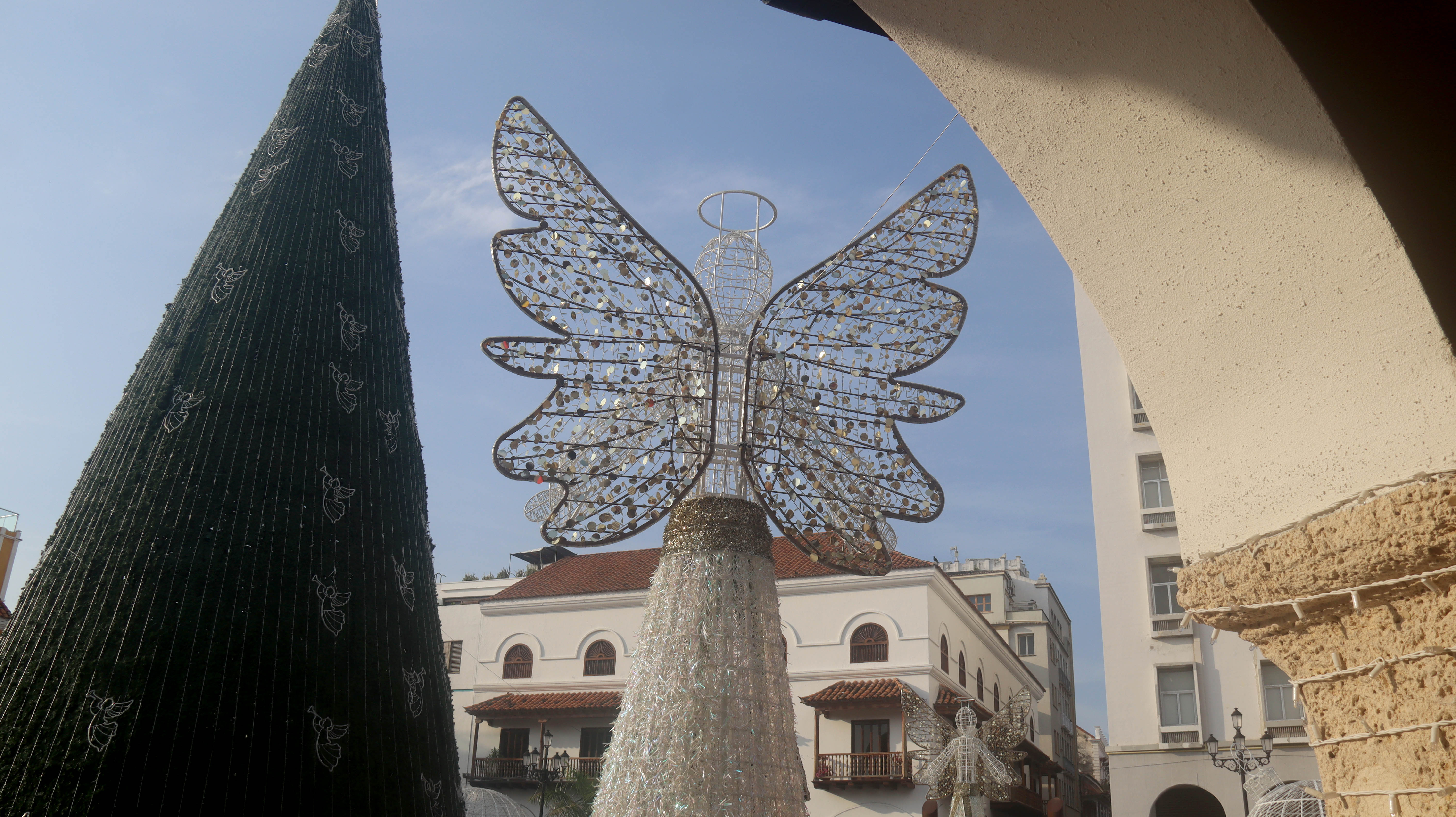 Ojo, planifique con tiempo, evite las horas de mayor calor y reserve con antelación para disfrutar Cartagena en Navidad sin contratiempos.