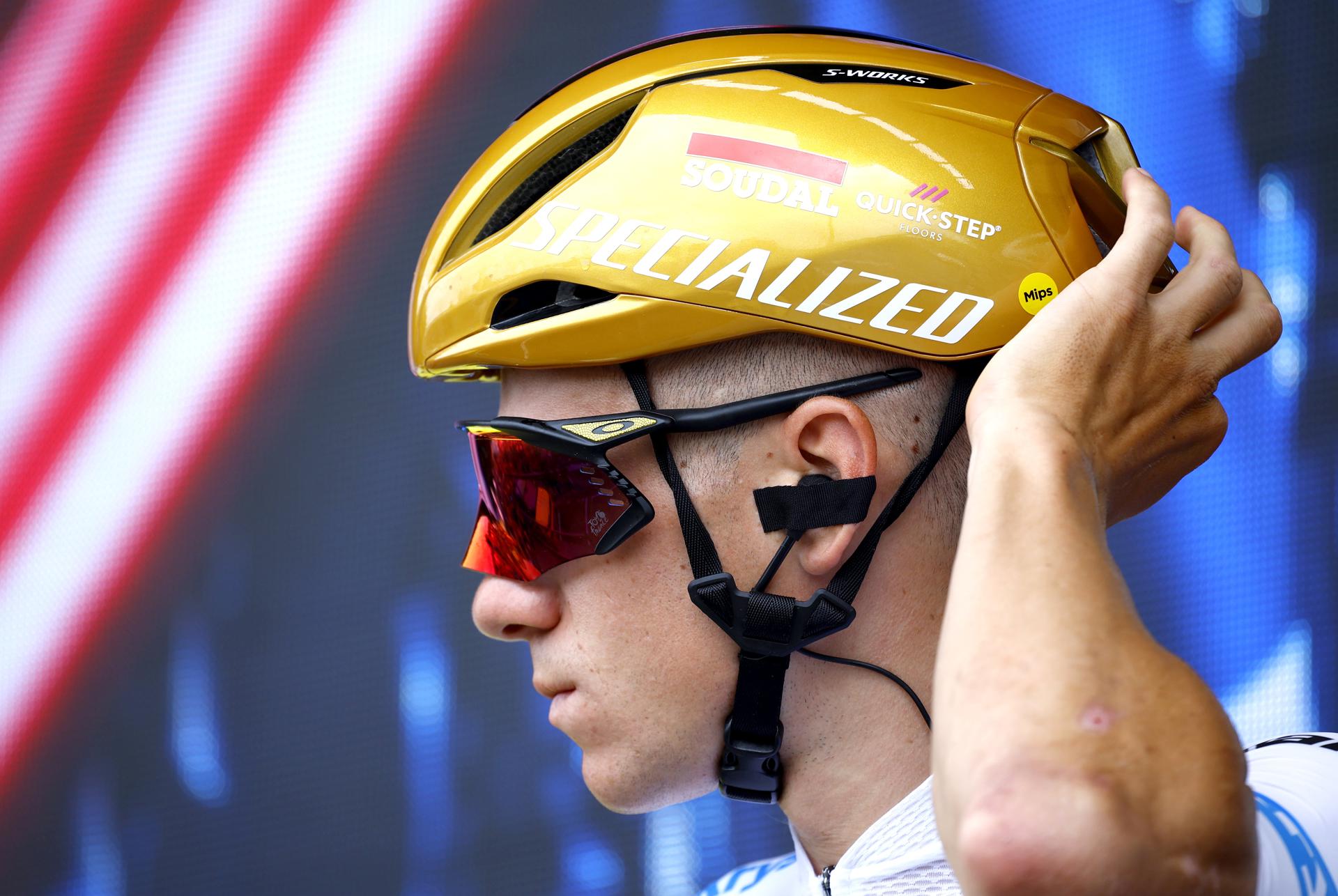 Remco Evenepoel, quien iba tercero en el Tour de Francia, abandonó la carrera