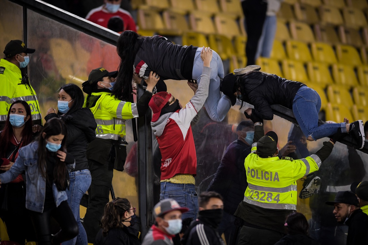 Suspenden el ingreso de público a los estadios en Bogotá