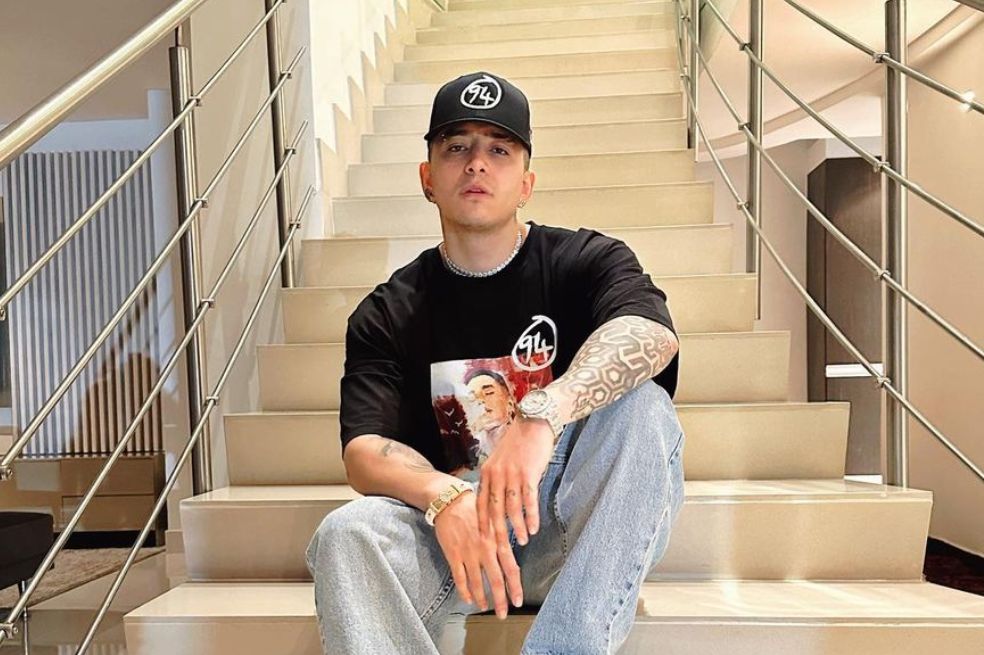 Después de varios meses soltero, el cantante Andy Rivera se mostró muy 'conqueto' con una famosa 'influencer' amiga de su ex, Lina Tejeiro.