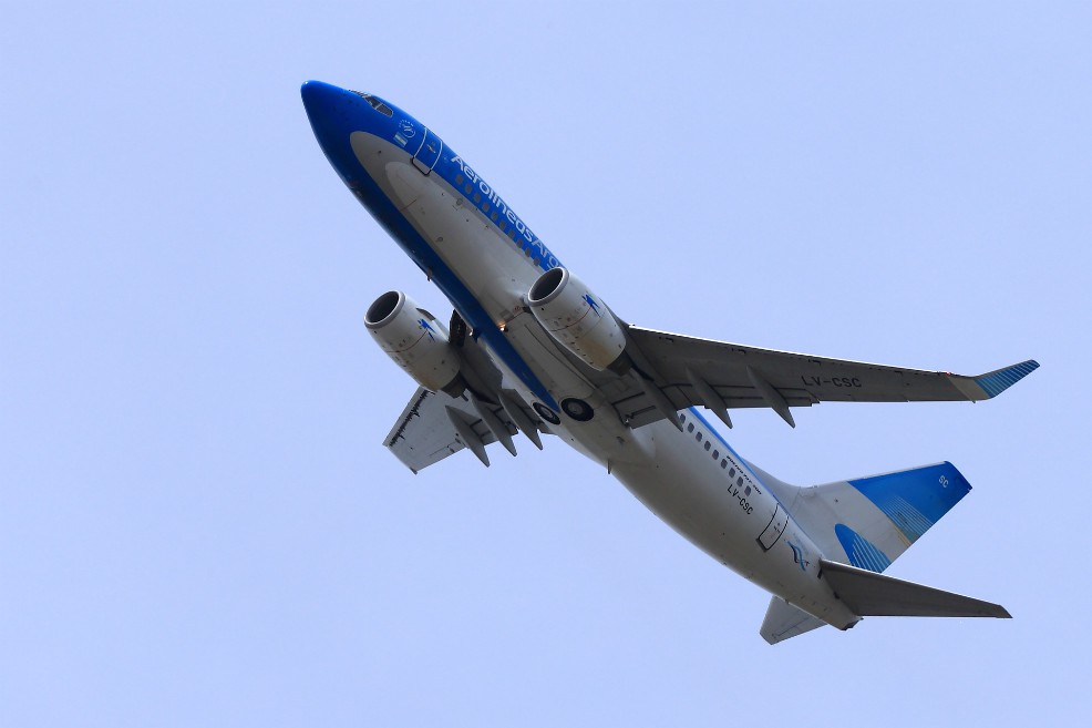 Aerolíneas Argentinas cancela todos los vuelos del próximo lunes