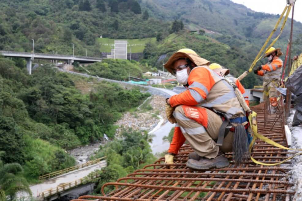 Contraloría alerta por retraso en obras de infraestructura que cuestan $18,11 billones