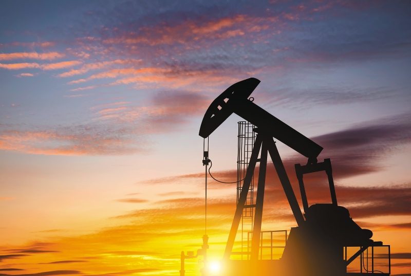 Guerra en Ucrania deja precios del petróleo por las nubes: Brent sube un 7,58 %