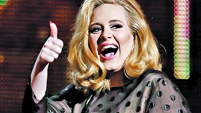 Adele arrasa en venta de discos en EE.UU.