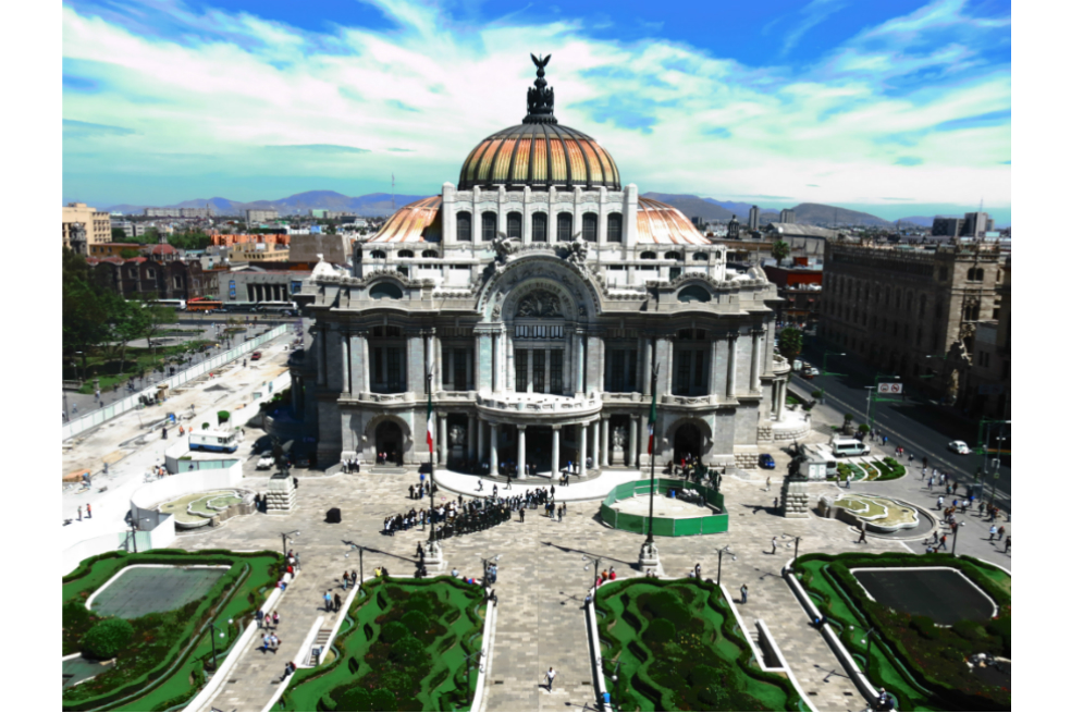 La comunidad LGBTI se inclina por Ciudad de México, debido a su ambiente de contrastes. El Palacio de Bellas Artes sigue siendo uno de los grandes atractivos.   / iStock