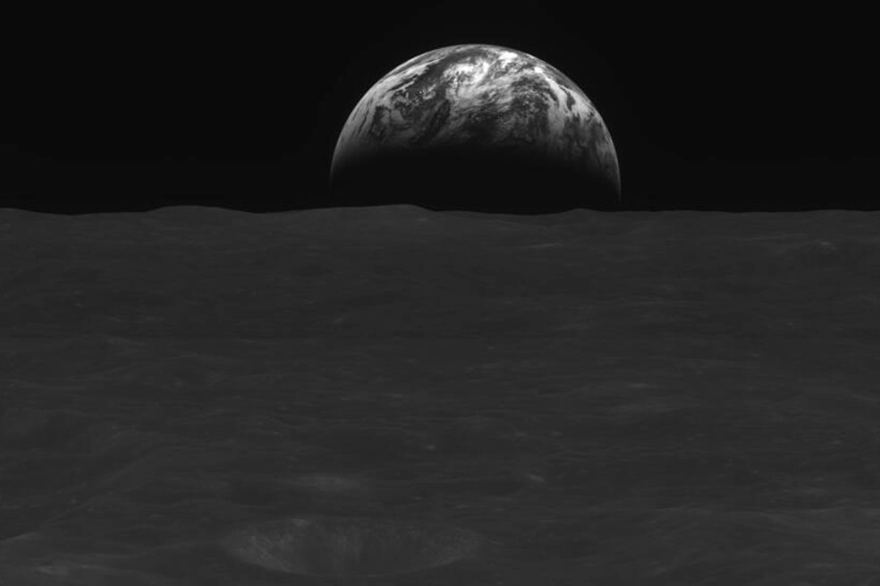 Primer orbitador lunar de Corea del Sur envía fotos de la Tierra y de la Luna