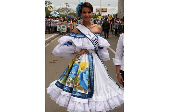 Reinas bambuco en traje de baño
