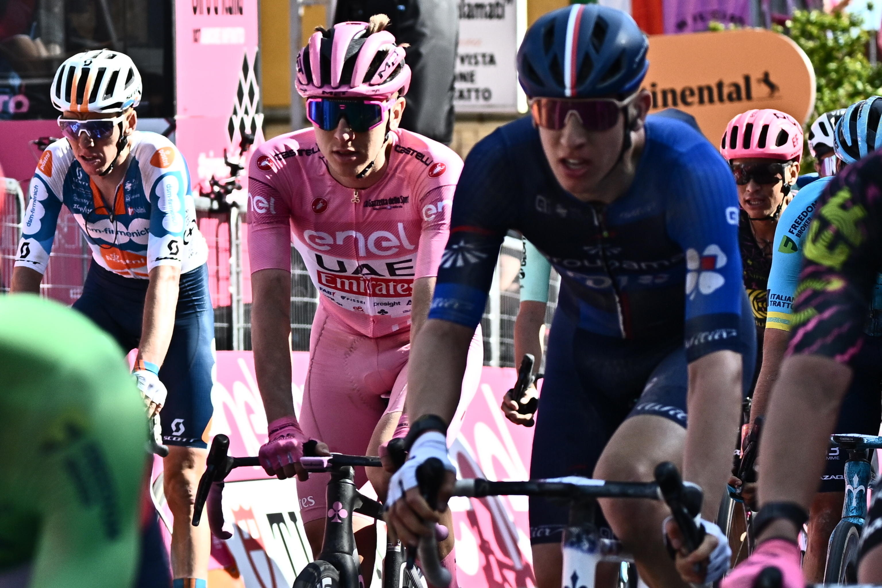 Rapolano Terme (Italy), 09/05/2024.- Slovenian rider Tadej Pogacar (C) of UAE Emirates team crosses the finish line during the 6th stage of the Giro d'Italia 2024, a cycling race over 180 km from Torre del Lago Puccini (Viareggio) to Rapolano Terme, Italy, 09 May 2024. (Ciclismo, Italia, Eslovenia) EFE/EPA/LUCA ZENNARO