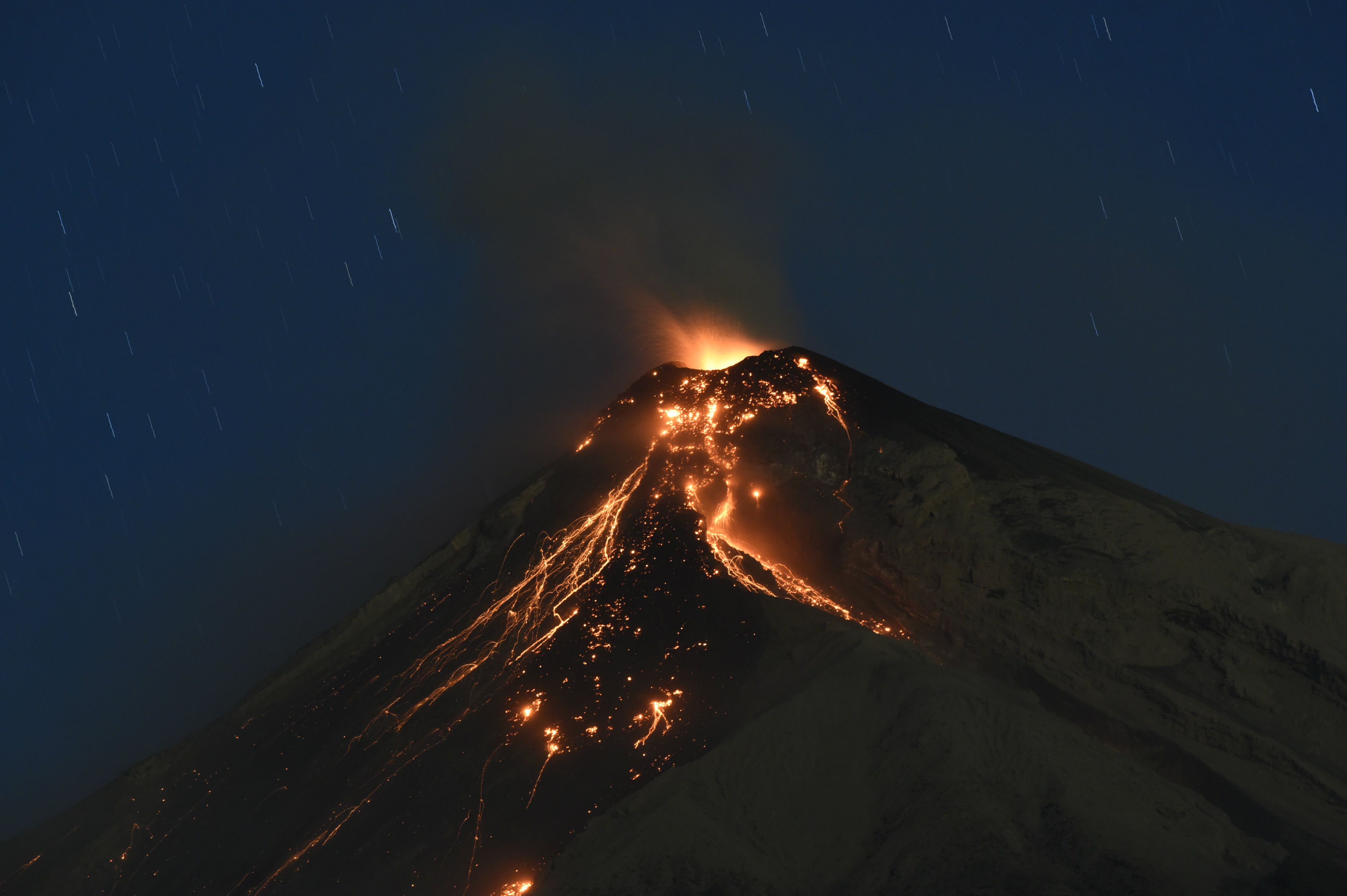 20 horas bajo el fuego de un volcán