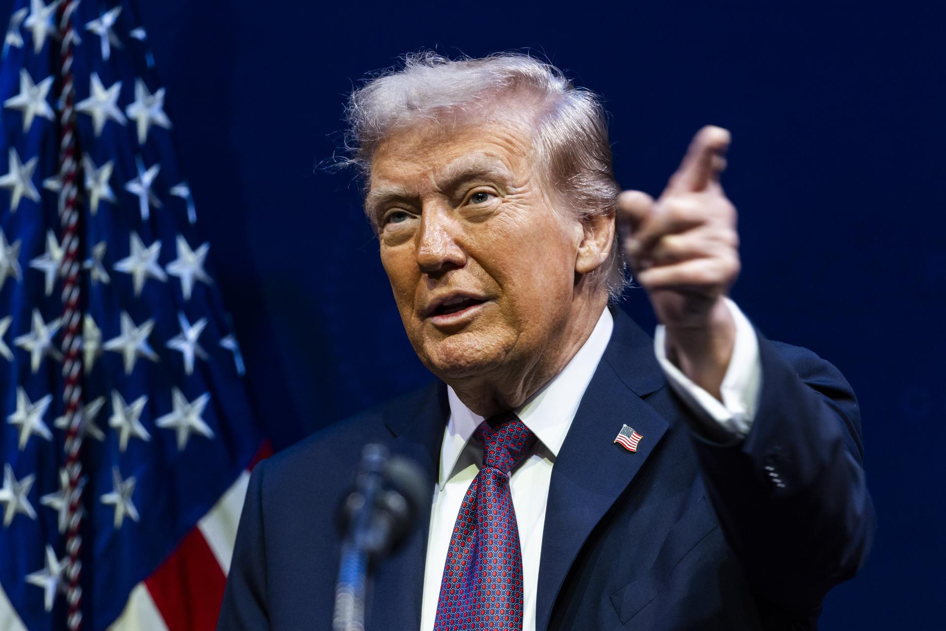 Revelan una imagen de una supuesta carta que Trump le dio a Epstein de cumpleaños