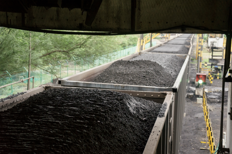 Repunta la producción de níquel mientras se debilita la de carbón y oro
