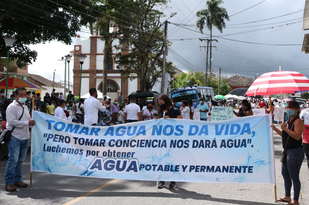 En 2013, se destinaron más de $7.000 millones del Sistema General de Regalías  para la construcción de un acueducto en Mercaderes.