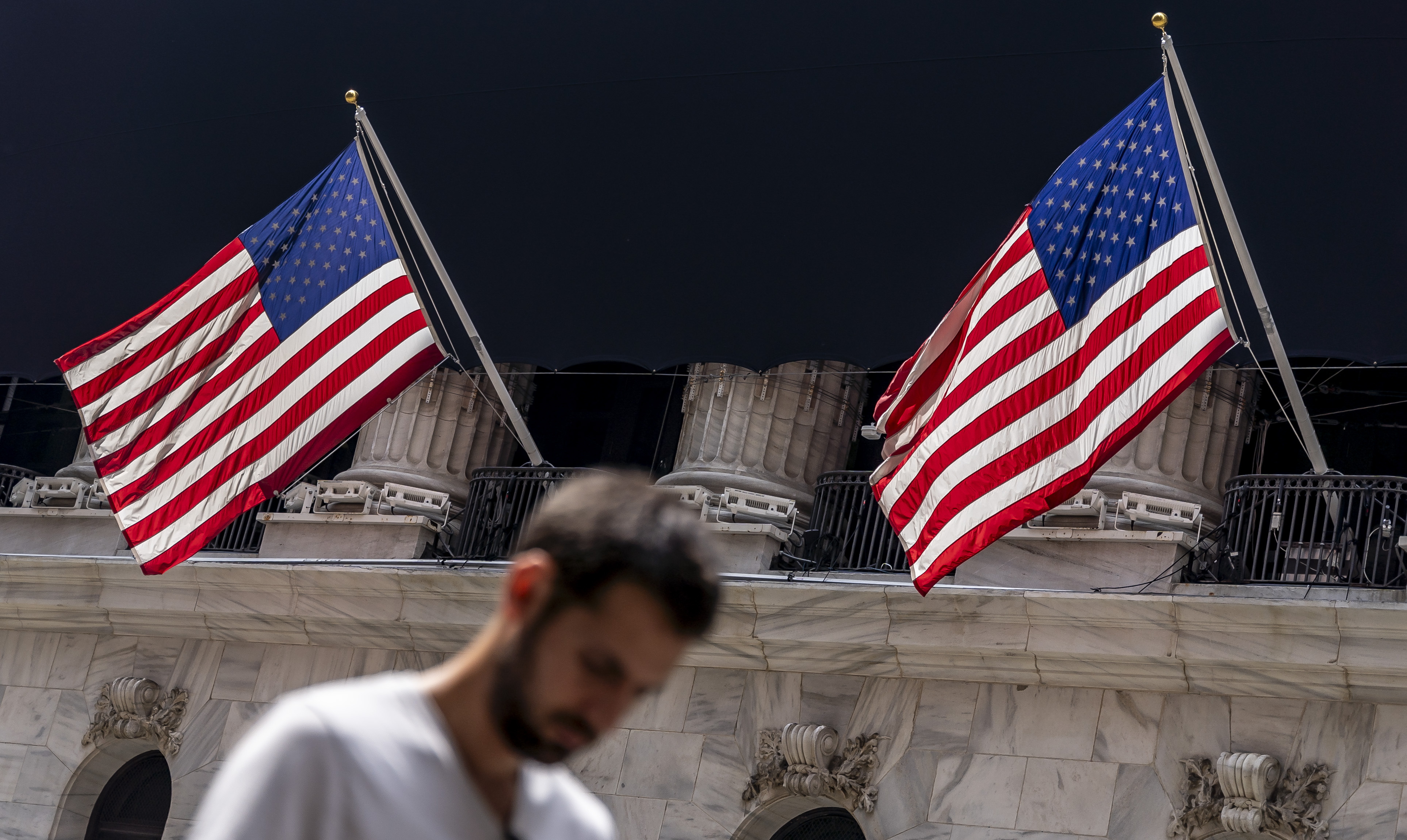 Estados Unidos: solicitudes de auxilio por desempleo caen a mínimos de un año