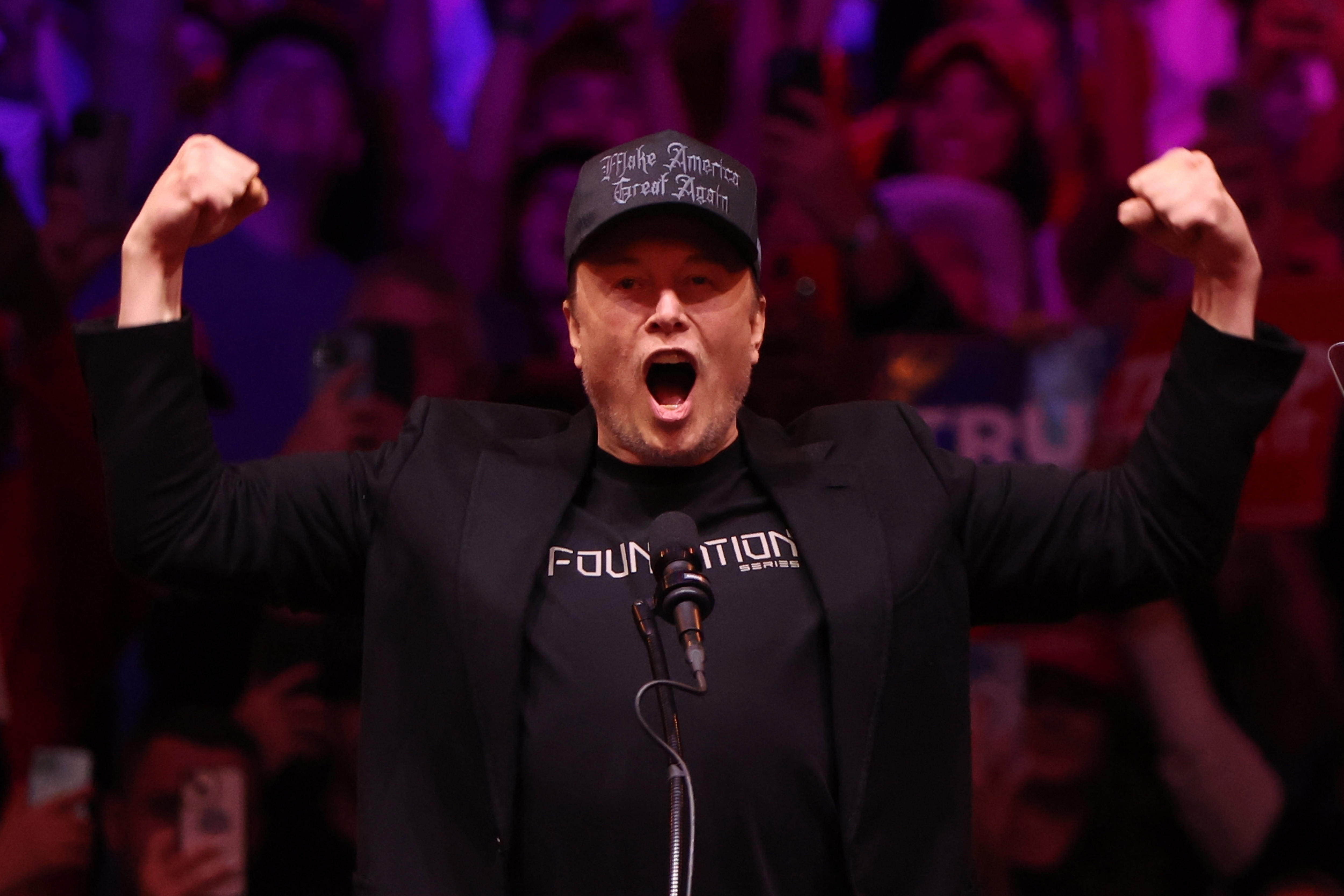 EA1020. NUEVA YORK (ESTADOS UNIDOS), 14/11/2024.- Fotografía de archivo del 5 de noviembre de 2024 del empresario Elon Musk durante un acto en el Madison Square Garden, en Nueva York (Estados Unidos). “Mister Musk goes to Washington” es uno de los clics tecnológicos de la semana. Parafraseando el título de la famosa película de Frank Capra protagonizada por James Stewart y que en el mundo hispano se le conoce como “Caballero Sin Espada”, el señor Elon Musk llega a la administración central en Washington tras el triunfo electoral de Donald Trump. EFE/ Sarah Yenesel ARCHIVO