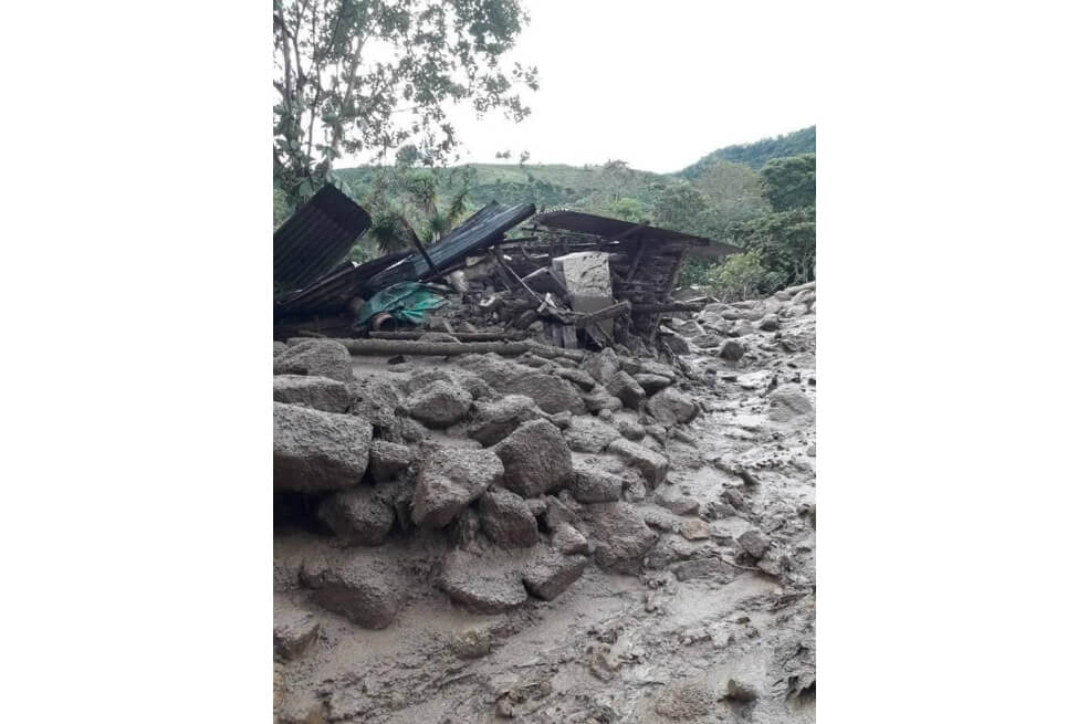 Dos desaparecidos tras avalancha en La Argentina, Huila