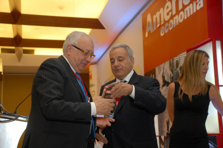 América Economía otorga premio Excelencia a Álvaro Saieh