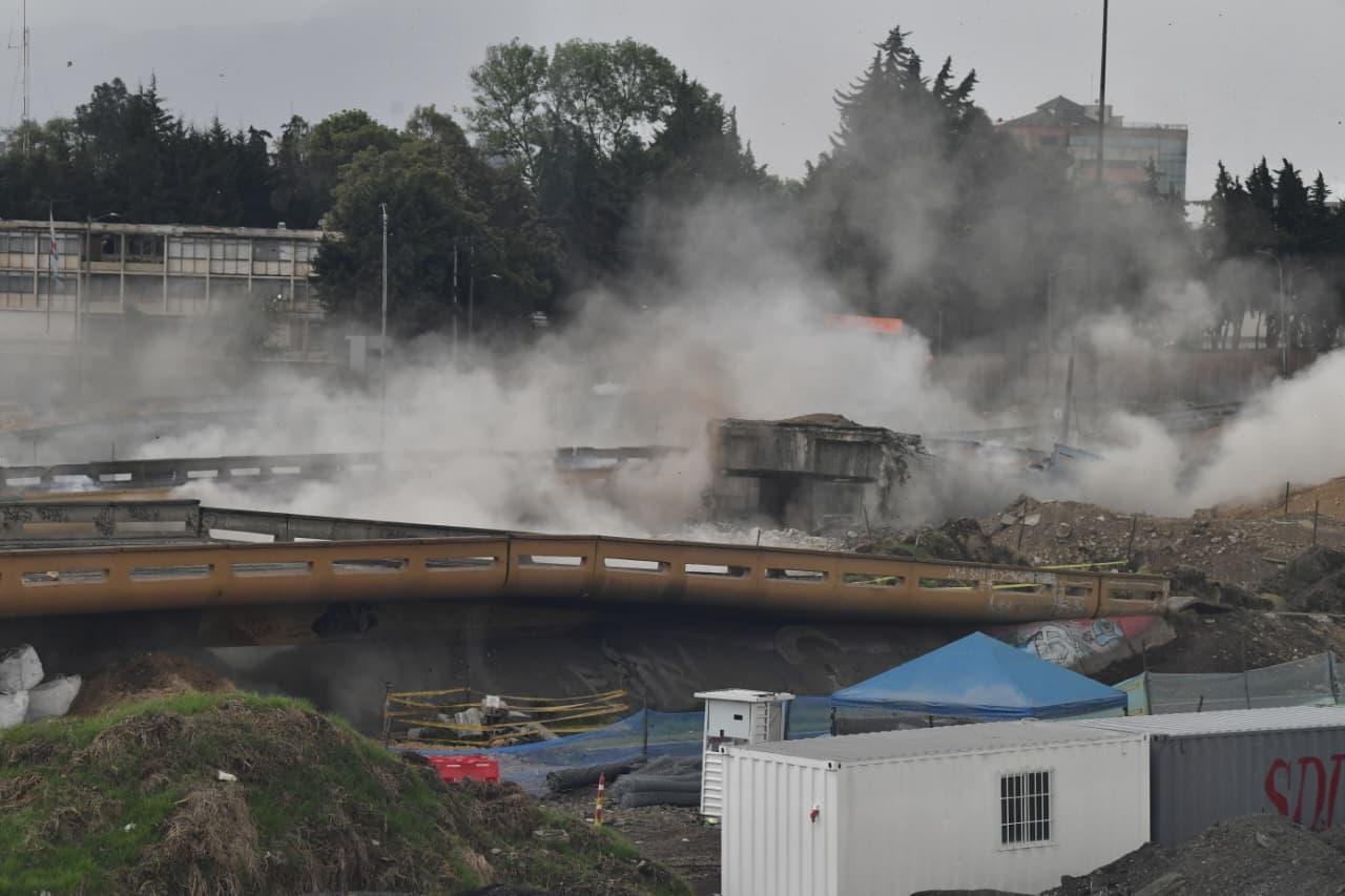 Histórica implosión en Puente Aranda: Bogotá derribó dos puentes en 4 segundos