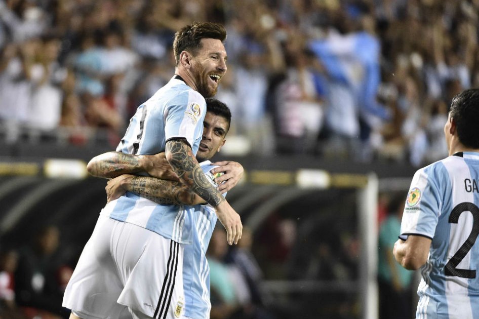 Con un triplete, Messi debutó en la Copa América Centenario