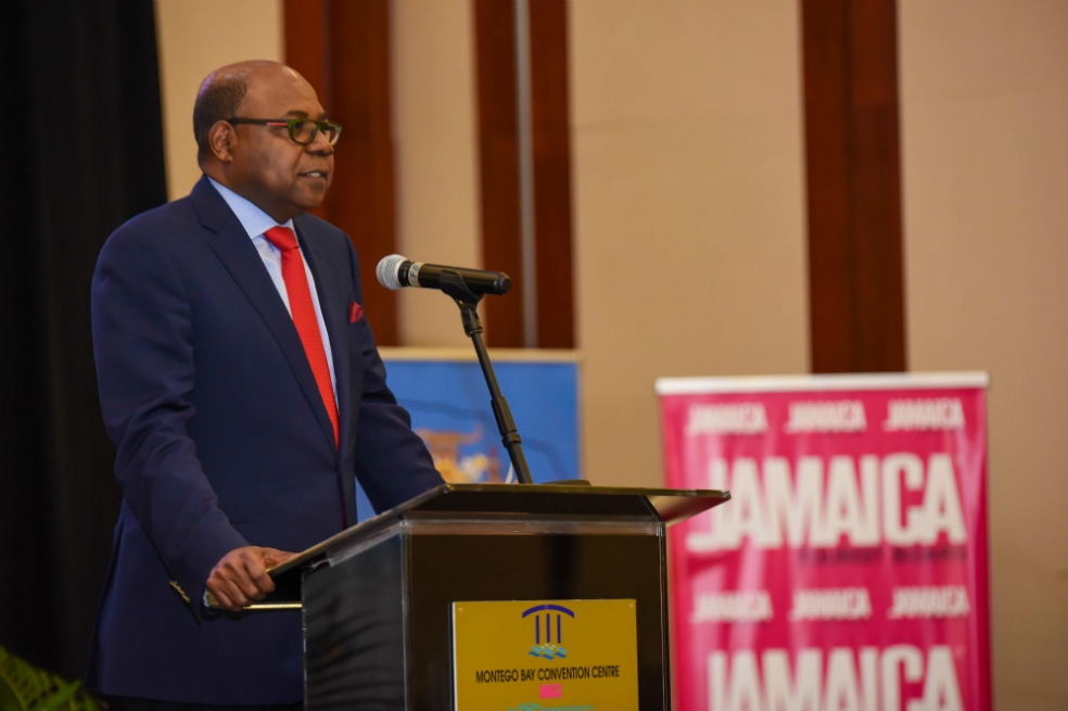 Ministro de turismo de Jamaica, Edmund BartlettCortesíaPor su parte, el primer ministro de la isla, Andrew Holness, dijo que “de todas las principales industrias a escala mundial, ninguna se enfrenta a una mayor exposición a las disrupciones como la industria del turismo, la cual, al mismo tiempo, ha demostrado, una y otra vez, que tiene la mayor capacidad de recuperación”.