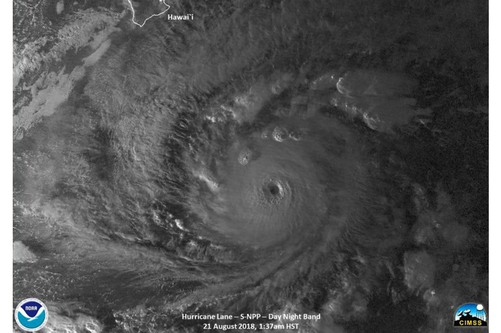 Hawaii se enfrenta por primera vez con un huracán categoría 5
