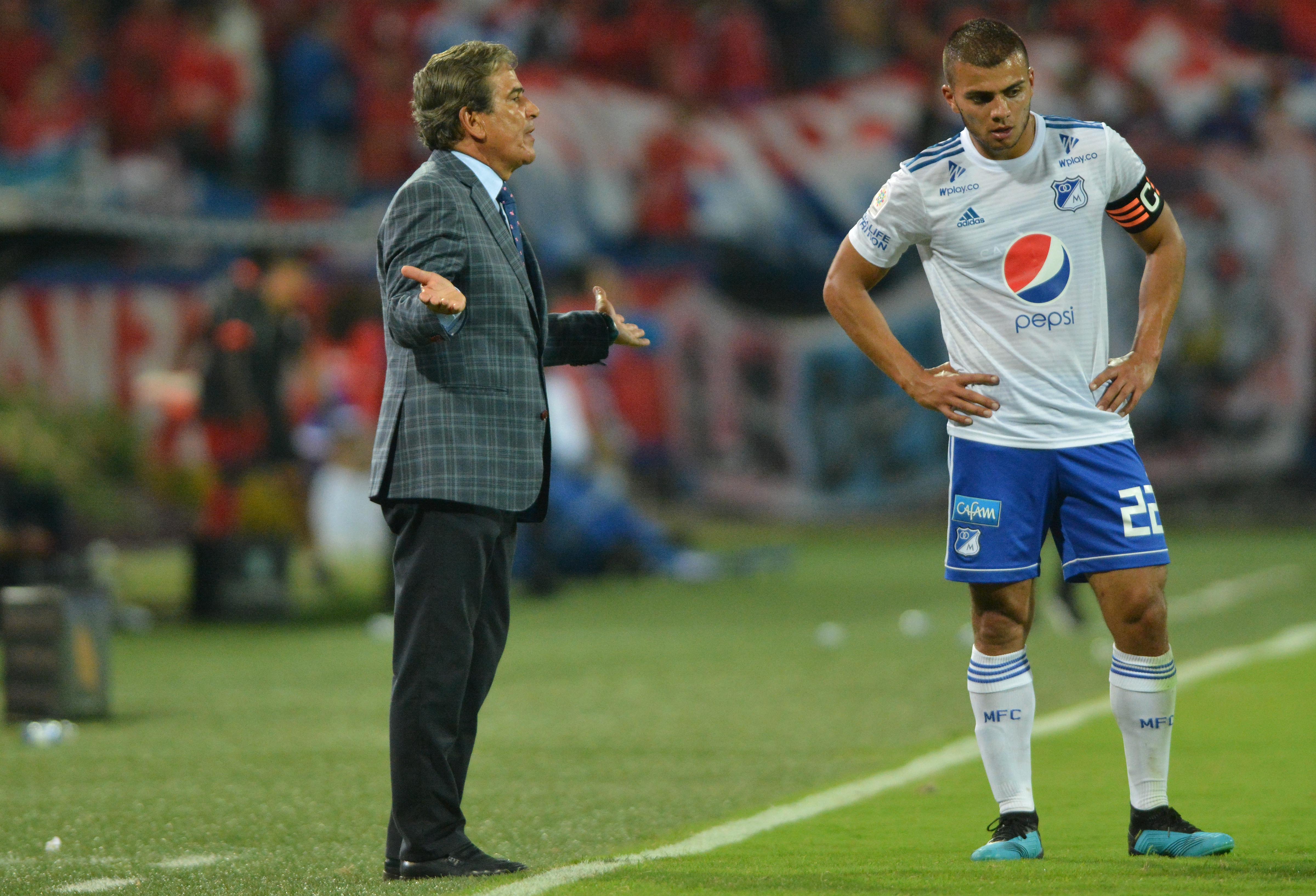 El entrenador santadereano quedó muy molesto por la forma cómo se perdió en el partido de ida.Luis Benavides-El Espectador“Tuvimos un descuido que no se puede cometer, por eso perdimos”, dijo Pinto al caer en el primer partido por un error de defensa que aprovechó el exjugador azul Andrés Cadavid.