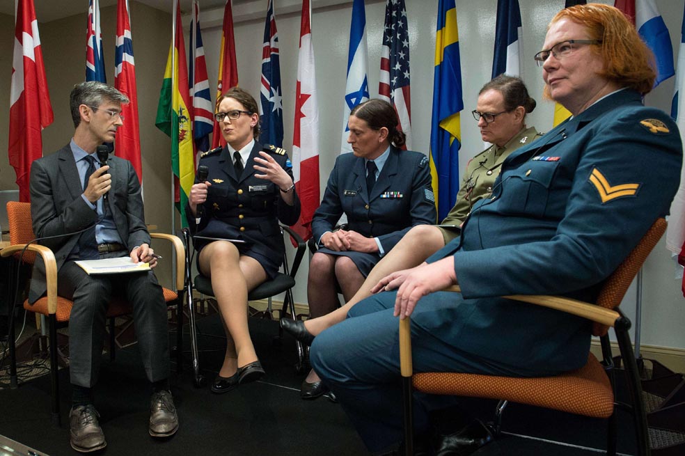 Cumbre de militares transexuales para pedir fin del tabú en ejército de EE.UU.