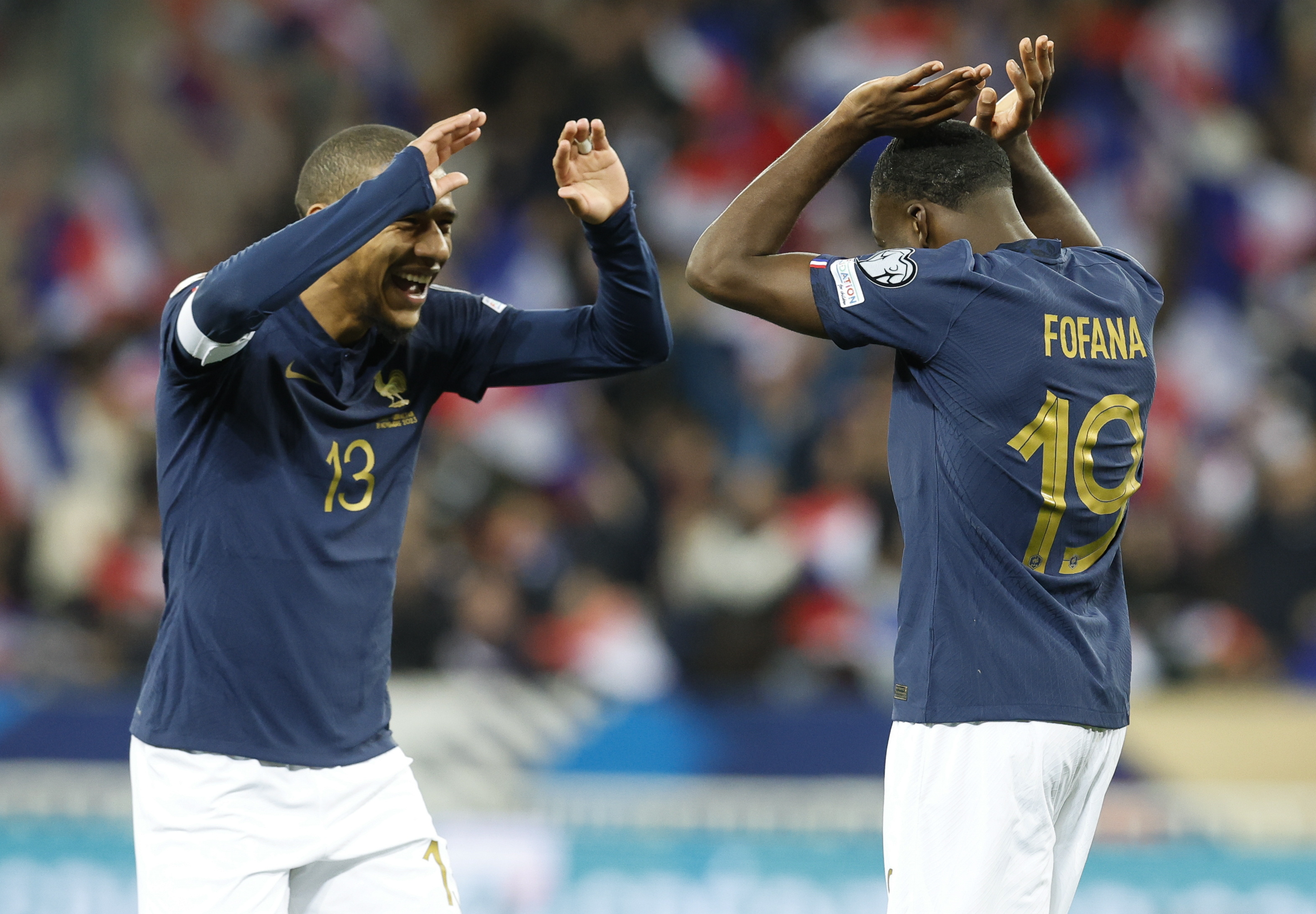 Nice (France), 18/11/2023.- Youssouf Fofana (R) and Jean-Clair Todibo (L) of France celebrate a goal during the UEFA EURO 2024 Group B qualification match between France and Gibraltar in Nice, France, 18 November 2023. (Francia, Niza) EFE/EPA/SEBASTIEN NOGIER