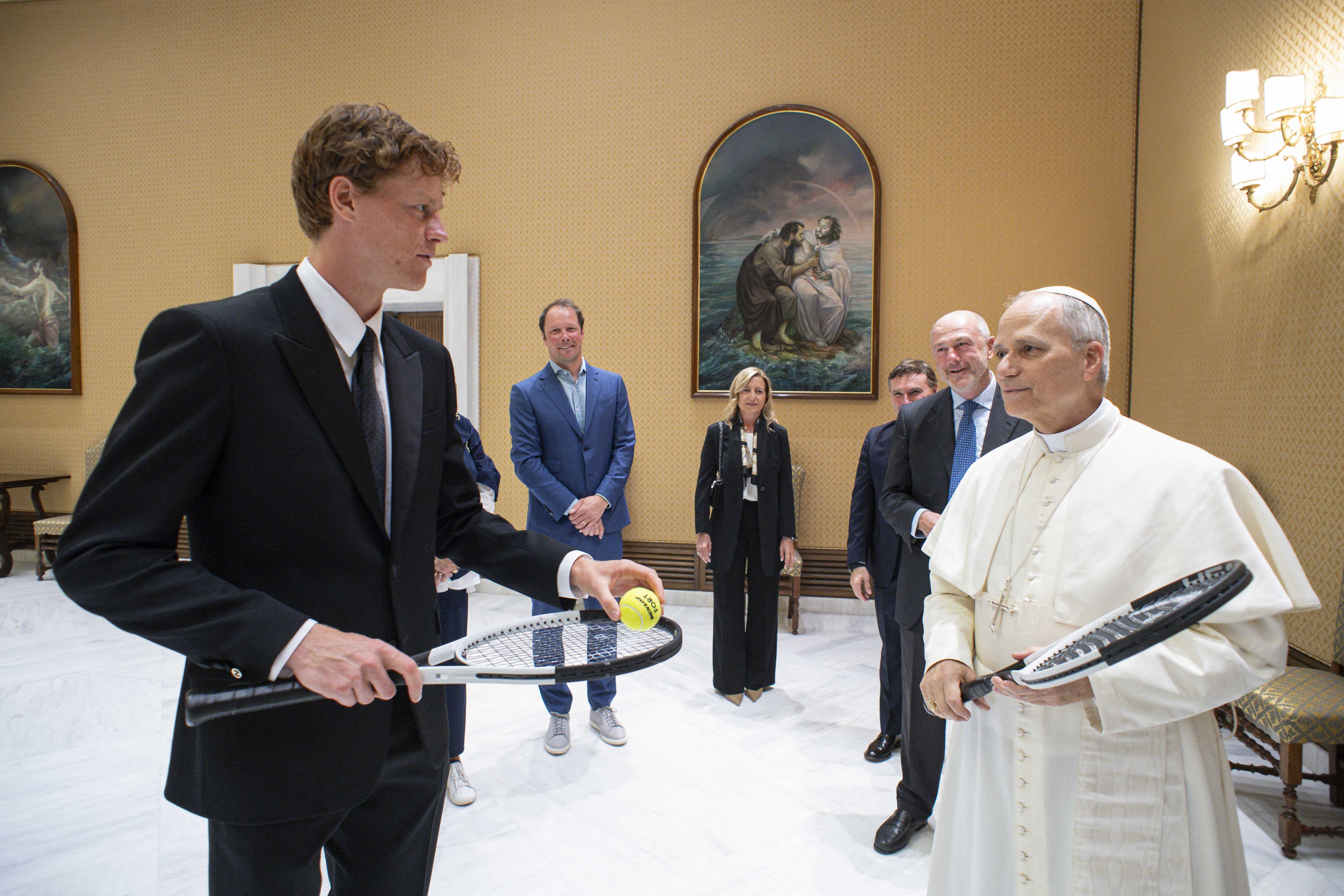 El papa León XIV recibe en el Vaticano al N.1 del tenis Jannik Sinner