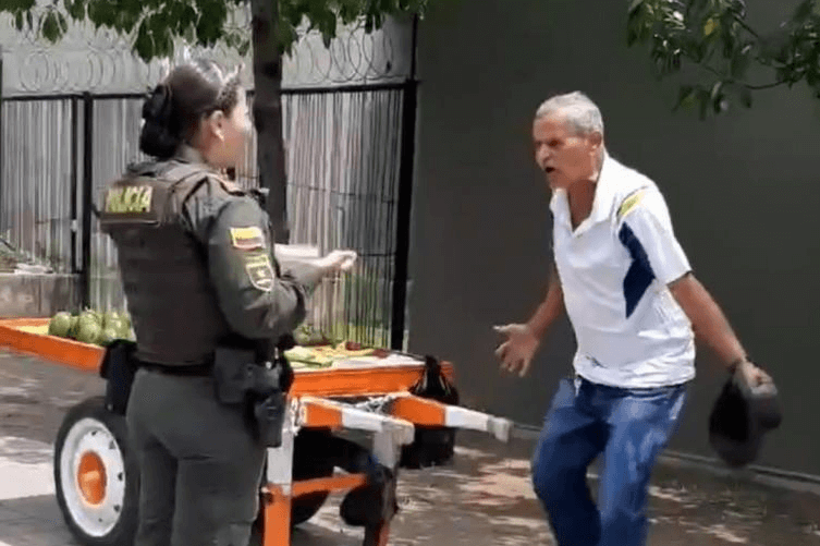 Alcaldía de Medellín ayudará a un hombre multado por vender aguacates en la calle