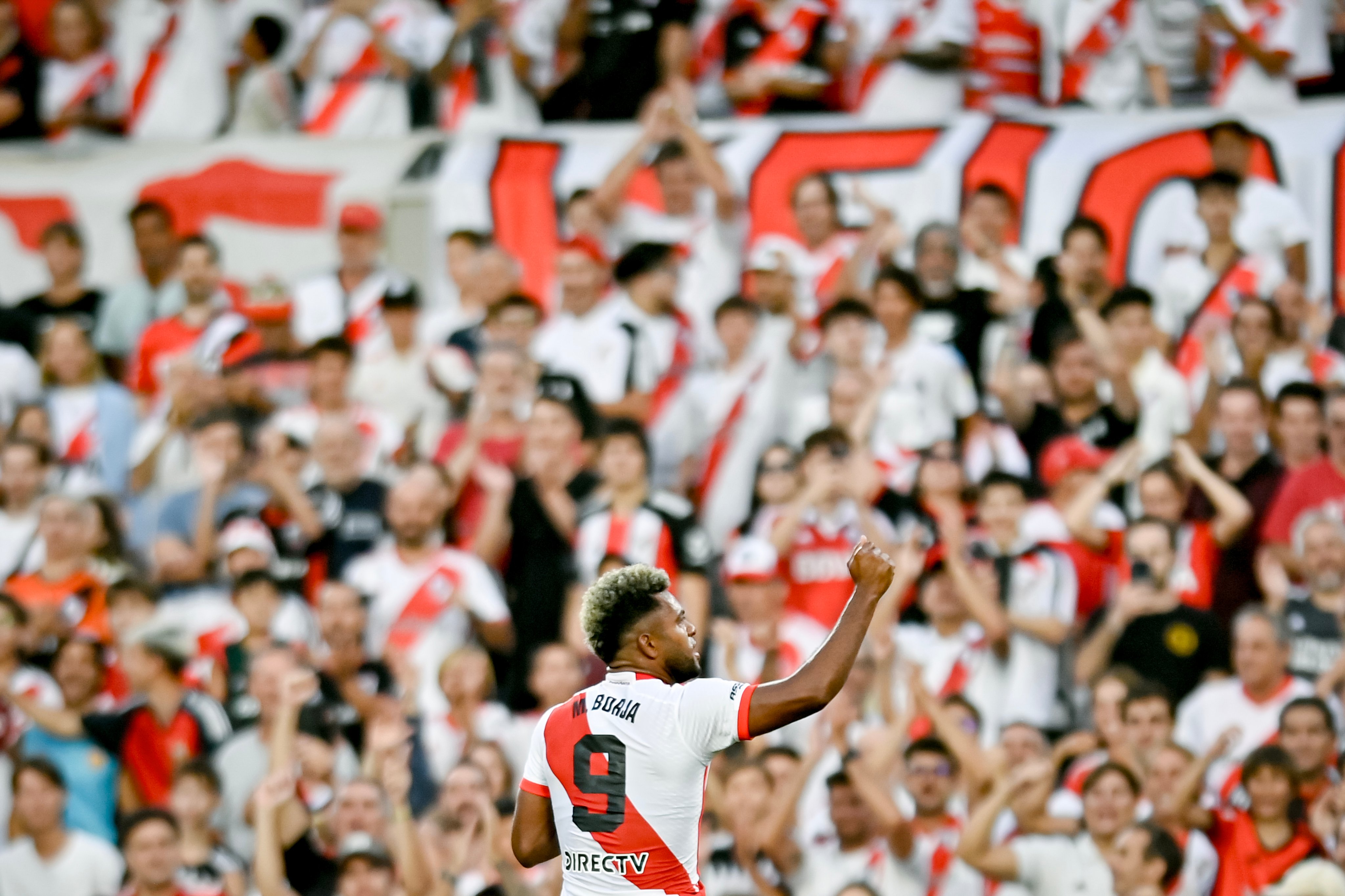 Triplete de Miguel Ángel Borja en la goleada de River Plate sobre Vélez Sarsfield