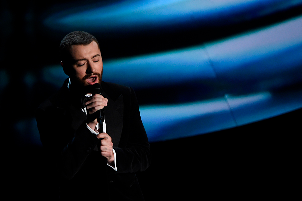 Cantante Sam Smith vuelve a la música hablando de su soltería