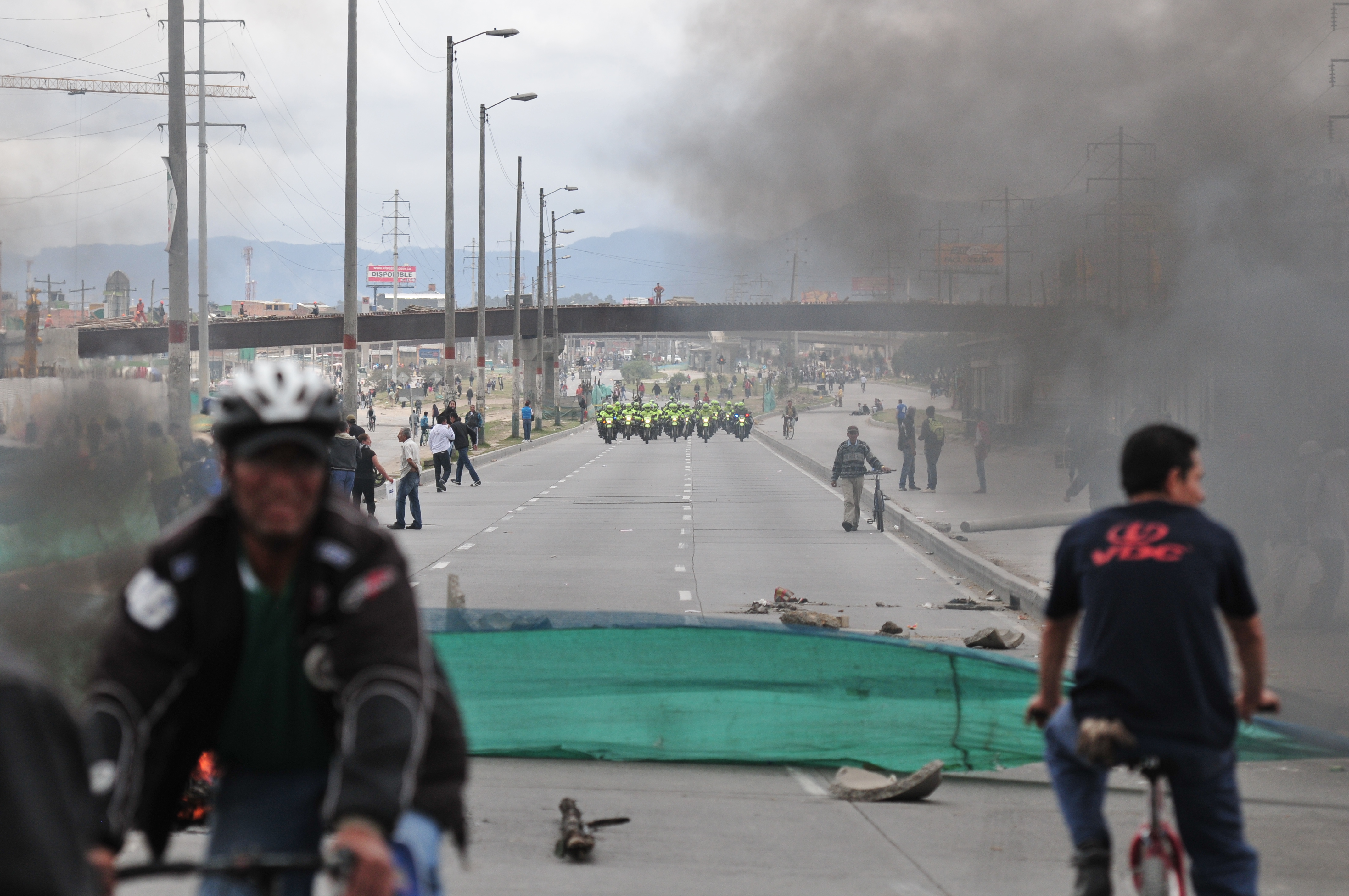 Disturbios y protestas en la autopista sur a la altura de Soacha por el paro Nacional agrario.