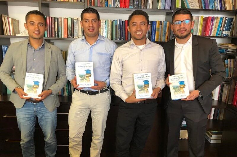 Gemelos intercambiados al nacer piden reparación por el daño causado