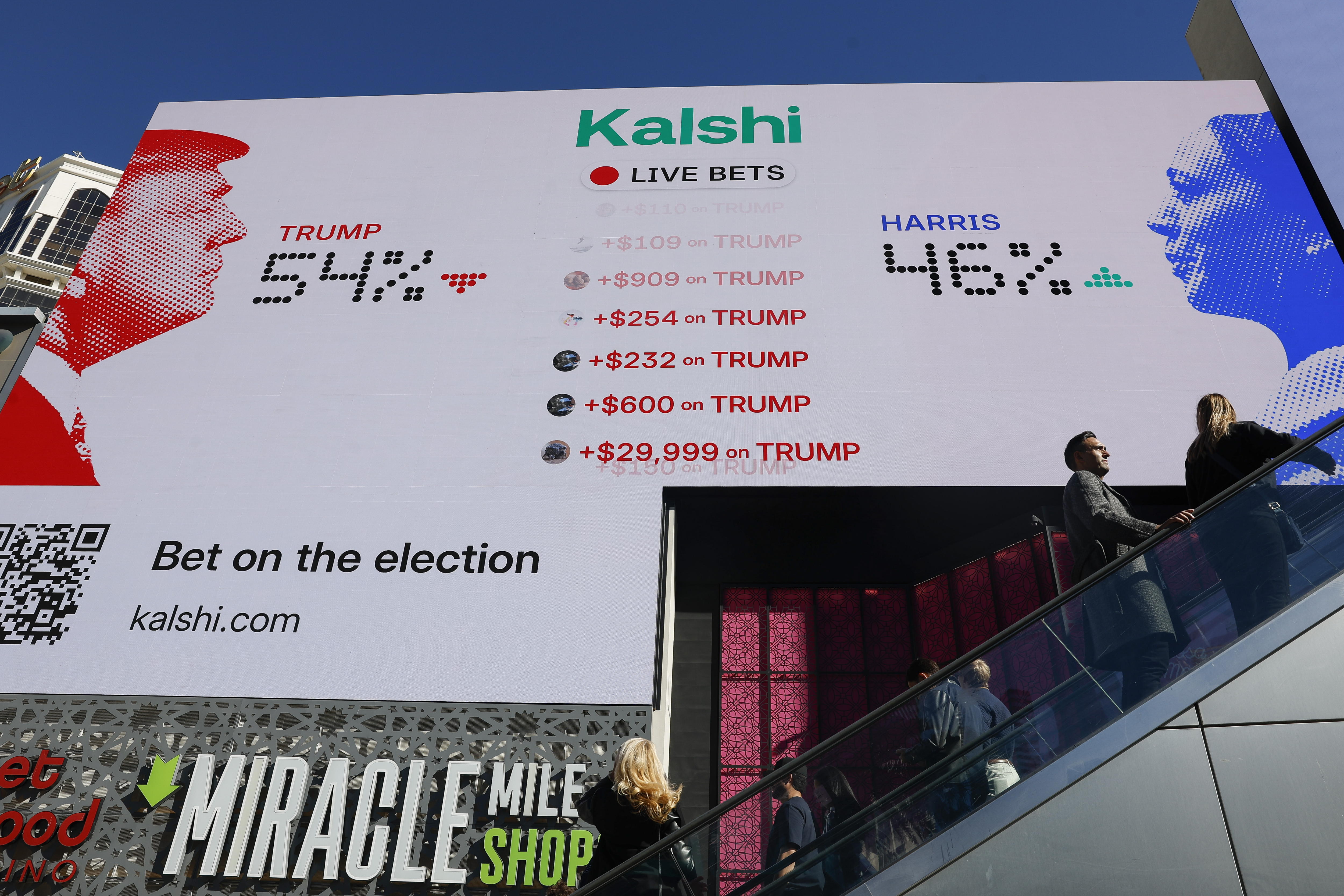 Harris y Trump cierran campaña apelando al decisivo voto latino en Pensilvania