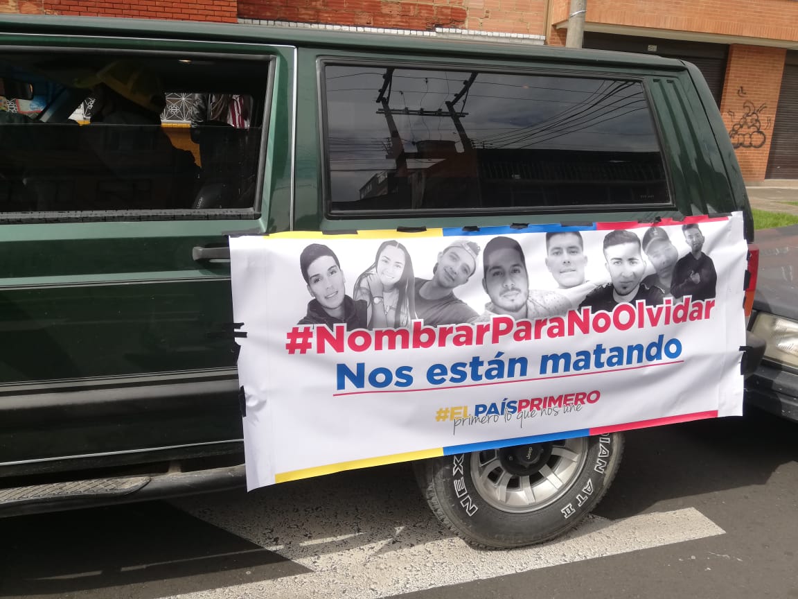 Perifoneo por las calles de Bogotá con víctimas de la masacres.