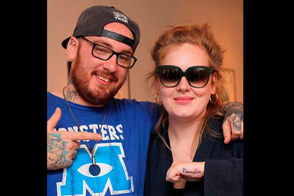 Adele presume de nuevo tatuaje