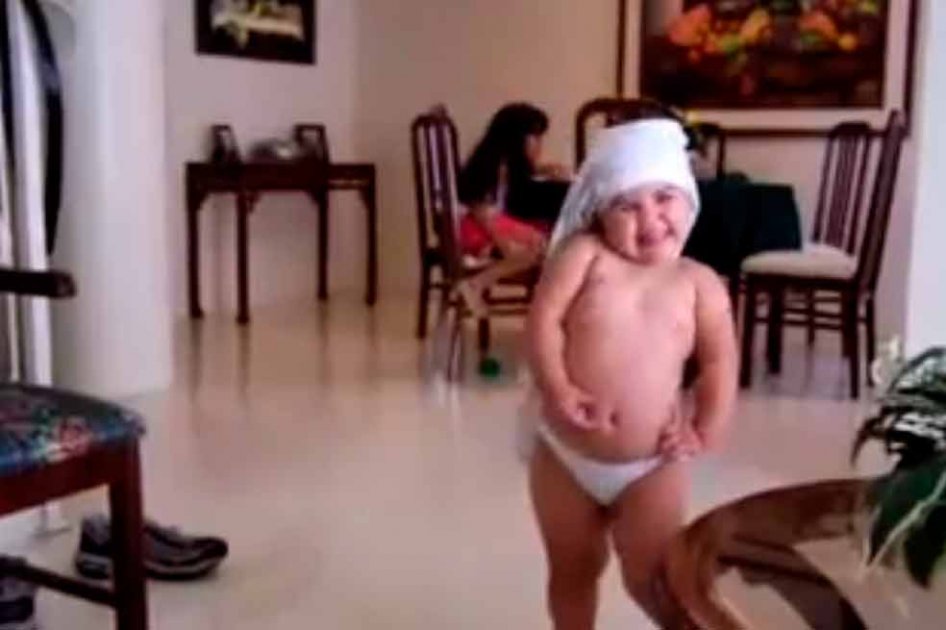 Divertido video de bebé bailando como Shakira