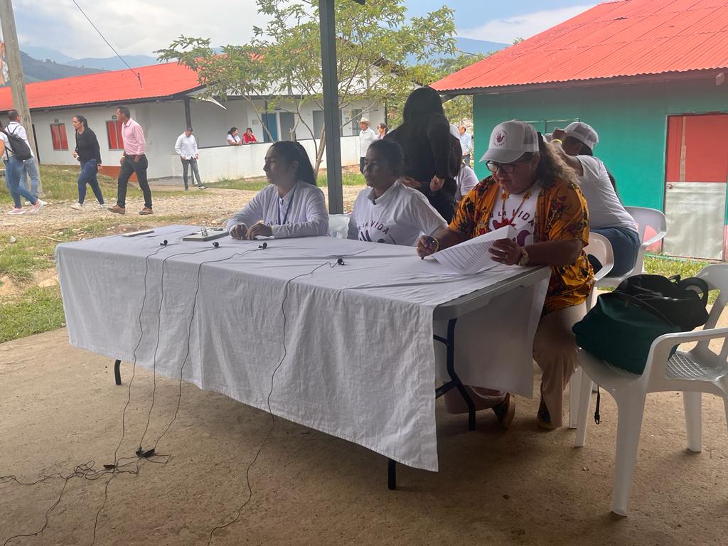Las mujeres del ETCR Mariana Páez en Mesetas, Meta, en rueda de prensa el miércoles 29 de marzo.