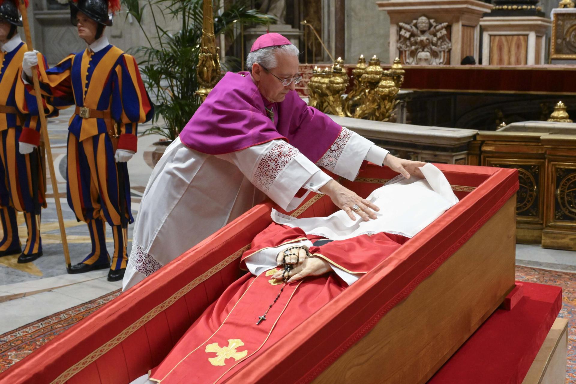 El ritual de sellado del féretro del papa Francisco: ¿en qué consistió?