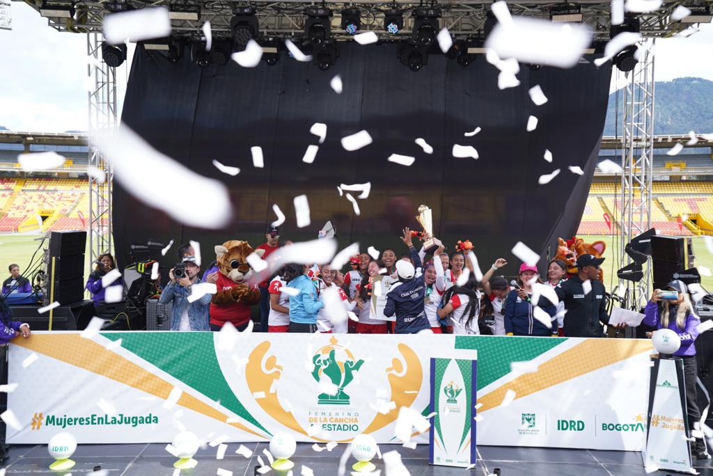 El Campín se vistió de gala para disfrutar dos finales de fútbol