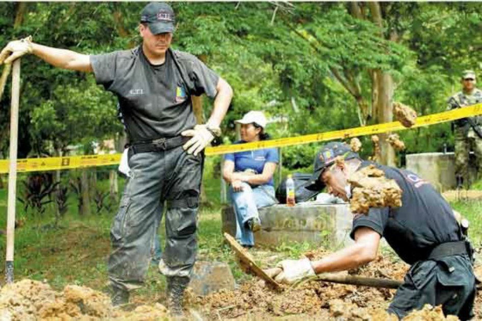Hallan siete cuerpos en fosa común en frontera con Venezuela
