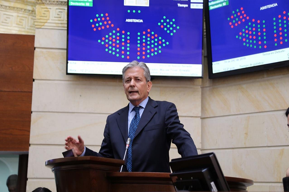 Leonidas Gómez renuncia al Congreso para lanzarse a la Gobernación de Santander