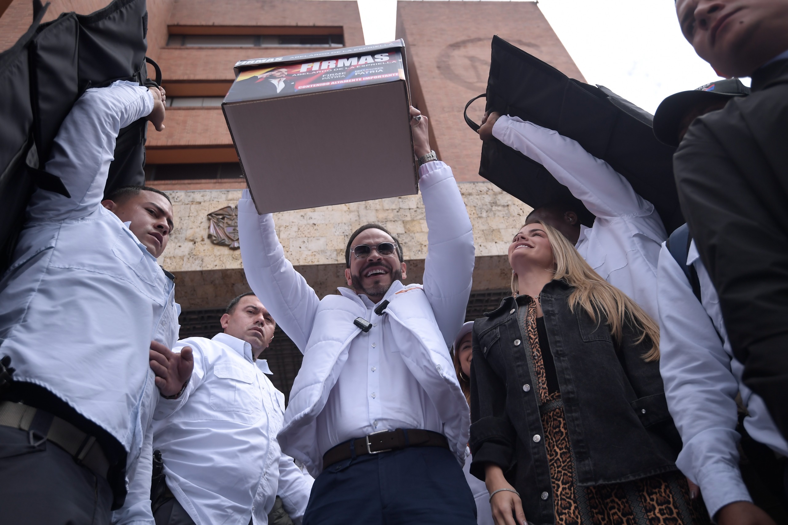 Abelardo de la Espriella habla con Álvaro Uribe el Centro Democrático y otros partidos de derecha para primera vuelta