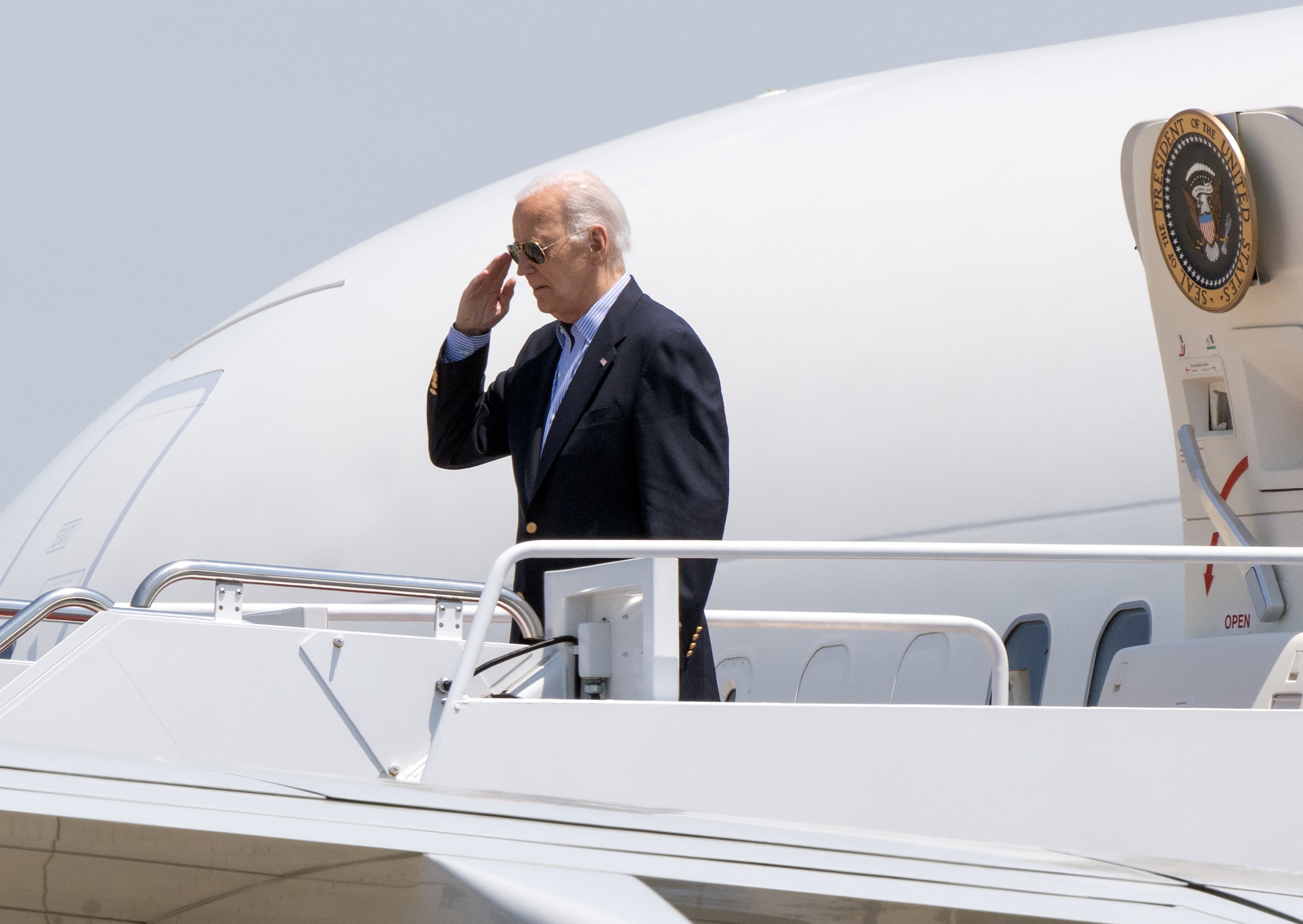 Líderes empresariales firman carta para que Biden renuncie a su candidatura
