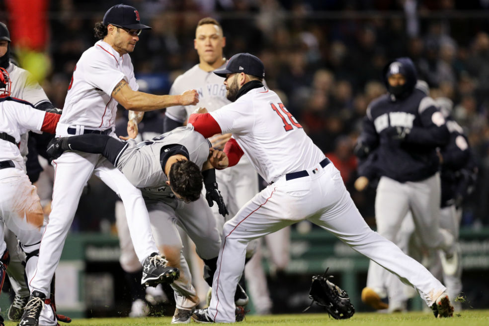 Batalla campal en la MLB: Yanquis y Medias Rojas, a los golpes en Fenway